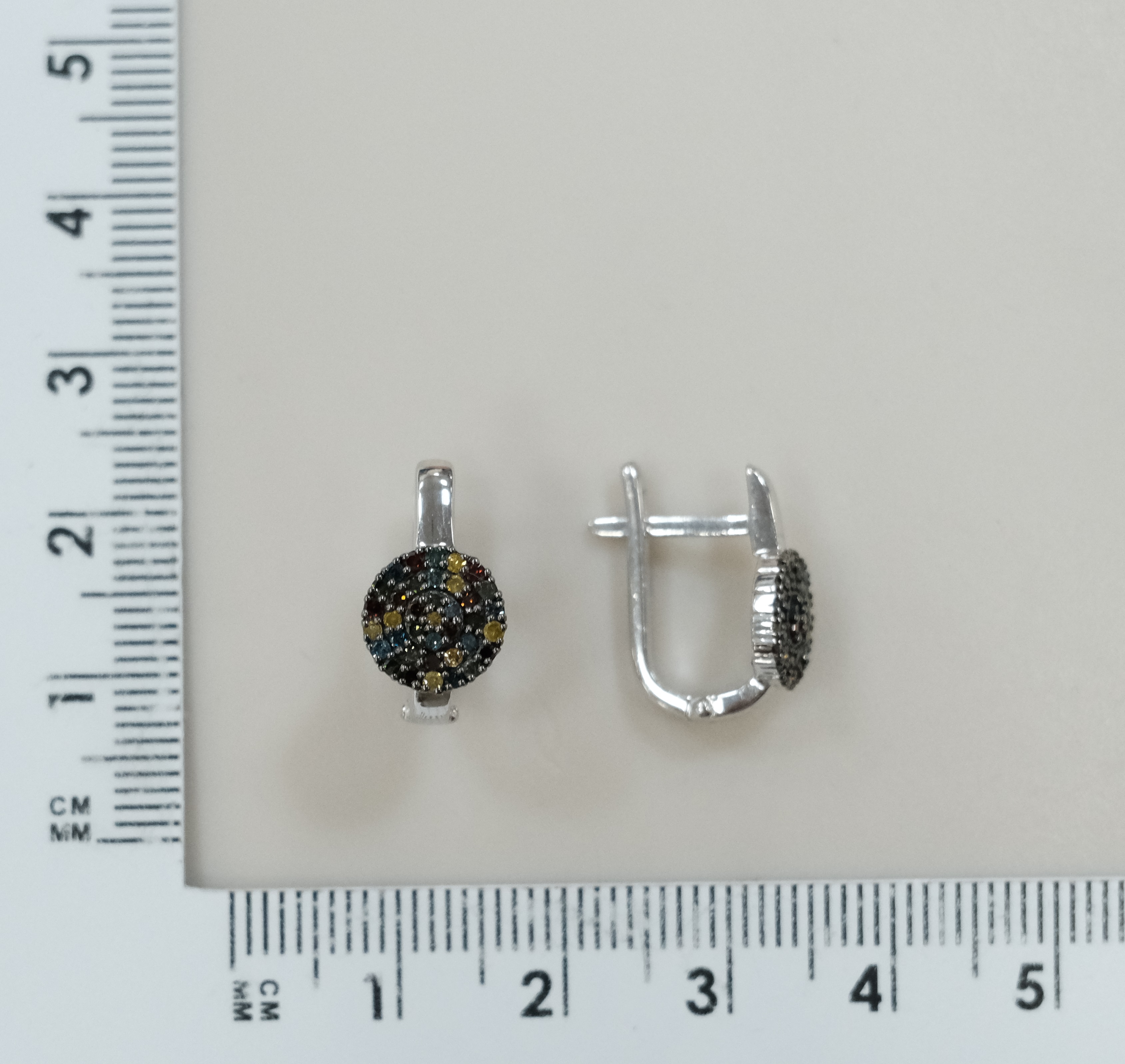 Серебряные серьги с цветными бриллиантами